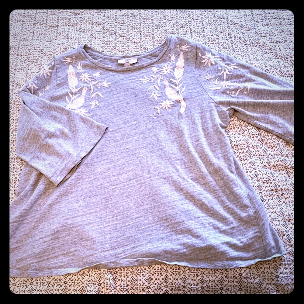 LOFT plus 20/22 heather grey embroidered top
